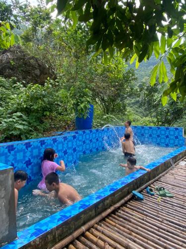 泳池, Nắng Village in 和平