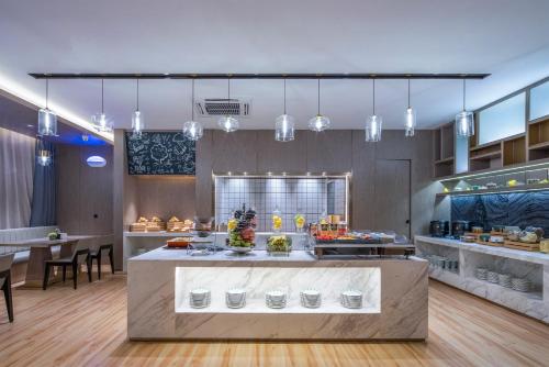 Restaurant, Lijiang Old Town ECHARM PLUS Hotel in Egu Luo