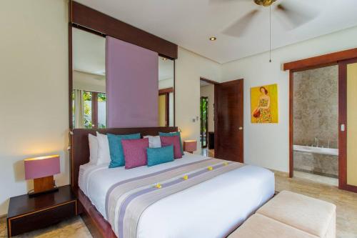 Three-Bedroom Villa image 8