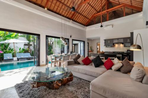 Three-Bedroom Villa image 4