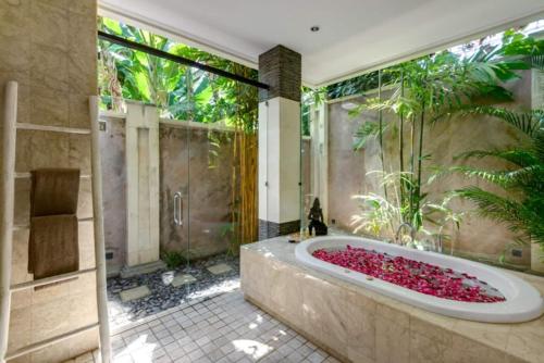 Three-Bedroom Villa image 5