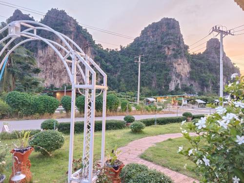 รักเขาแอนด์บ้านมุง in Ban Mung