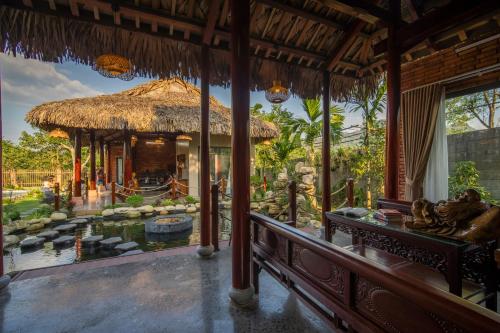 Restaurant, La Retreat near Cong Vien Suoi Khoang Nong Nui Than Tai