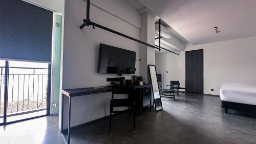 Suite with Balcony image 6