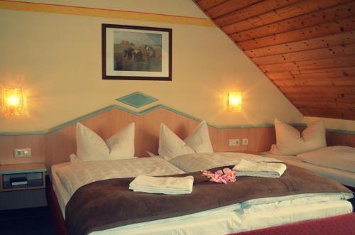 1 king bed, 1 twin bed, 1 sofa bed