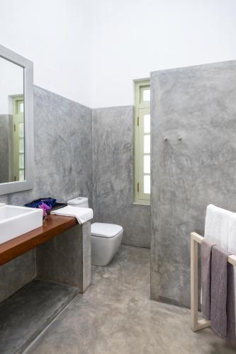 Double Room image 6