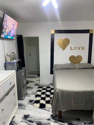White Room Sparks Guesthouse in Spanish Town