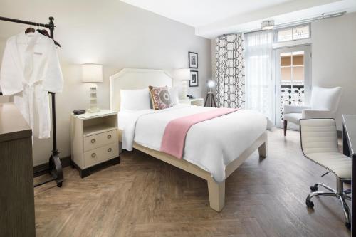 1 queen bed