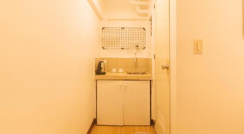 Kitchen, Pension Inn Marilao in Valenzuela