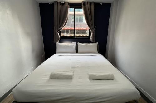 Blue26 Room Type - Standard Queen Room