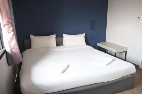 Blue26 Room Type - Queen Room with Balcony