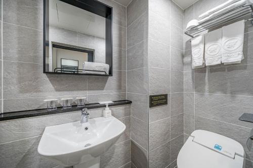 Griffinbay Hotel Room Type - Standard Triple Room