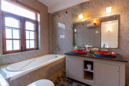 room detail thumbnail 2