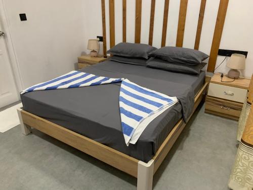 2 twin beds