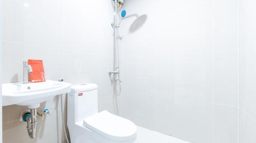 Pancuran, RGL Condotel Socorro by RedDoorz in Soccoro