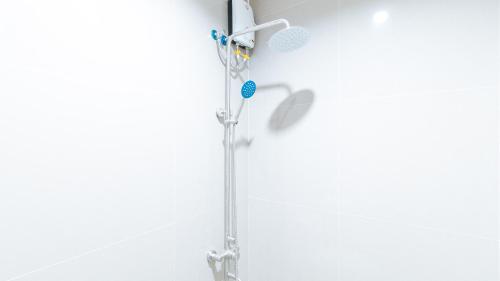 Pancuran, RGL Condotel Socorro by RedDoorz in Soccoro