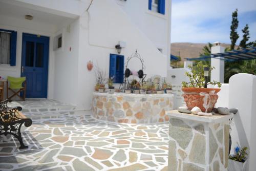 Dora's Studios & Apartments - image 11