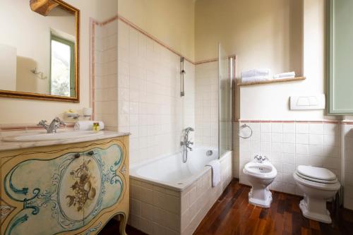 Standard Double Room image 1