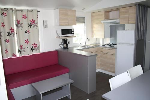 keuken, Camping Le Moulin des Effres in Secondigny