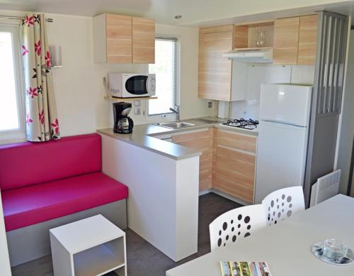 keuken, Camping Le Moulin des Effres in Secondigny