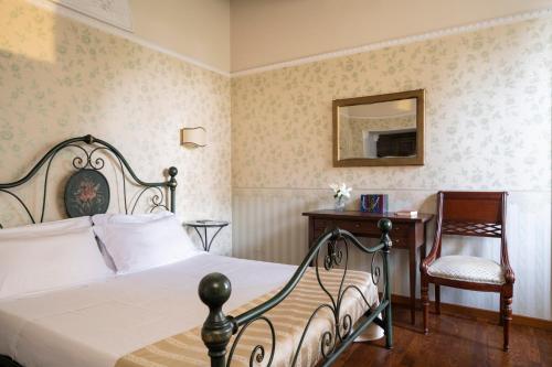Superior Triple Room image 3