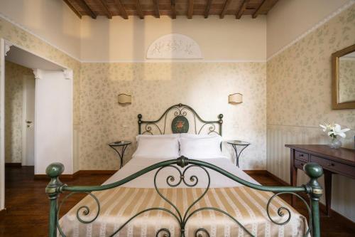 Superior Triple Room image 3
