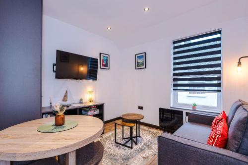 James Court Complex - Sleeps 24