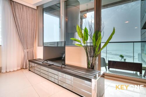 Captivating Sky & Sea Views in Two Bedroom Suite, Dubaj (fotografie 9)