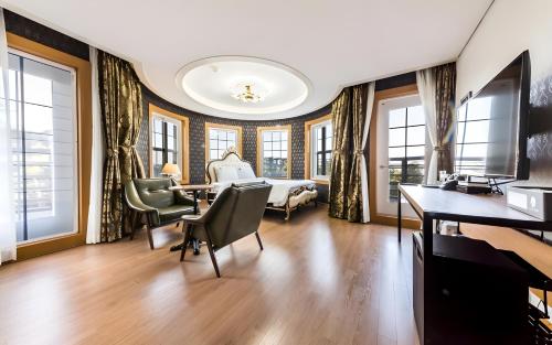 room detail thumbnail 0