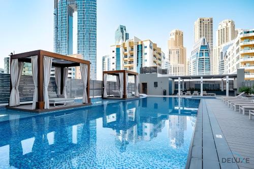 Near Dubai Marina Canal 2BR with Pool and City Views Balcony, Studio One, Dubai Marina by Deluxe Holiday Homes, Dubai (foto 4)