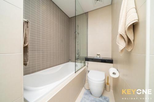 Vibrant Two Bedroom with Full Marina View - image 13