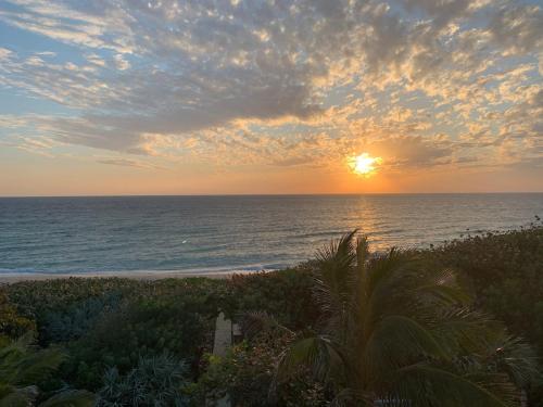 5 Bedroom Secluded Beachfront in Melbourne FL