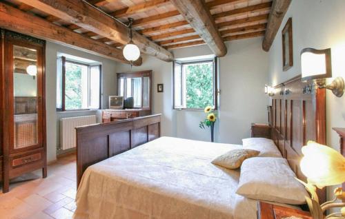 Holiday home in Serrungarina near the lake in Serrungarina