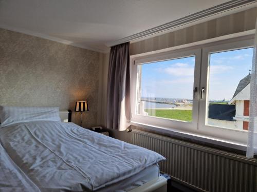 Double Room with Sea View image 10