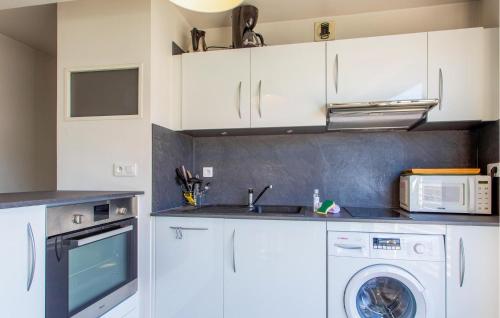 1 Bedroom Lovely Apartment In La Rochelle - image 4