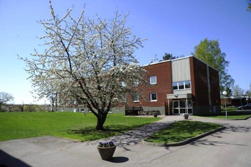 A szálláshely kívülről, Logi Tuppen, Vandrarhem - Oskarshamns folkhögskola (Logi Tuppen, Vandrarhem - Oskarshamns folkhogskola) in Oskarshamn