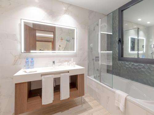 649232034 AZ Hotels Grand Oran