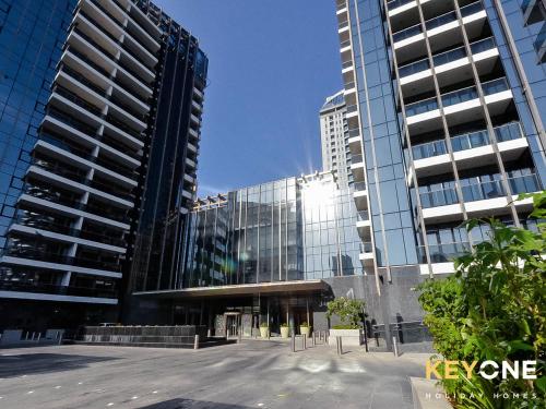Sophisticated One Bedroom with Full Marina View - image 8