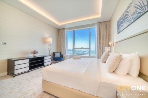 Iconic One Bedroom Panoramic Palm Views - image 9