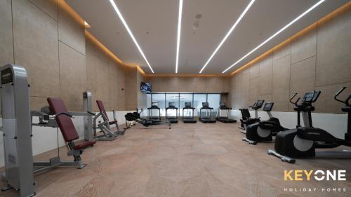 Iconic One Bedroom Panoramic Palm Views - image 8