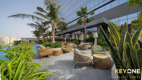 Iconic One Bedroom Panoramic Palm Views - image 2