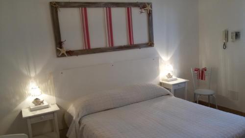 1 queen bed, 1 twin bed