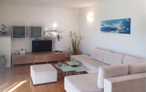 Stunning Apartment In Otok Ist With Wifi in Ist