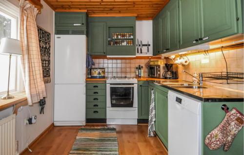 Kitchen, Awesome Home In Salen With Sauna in Koarskar