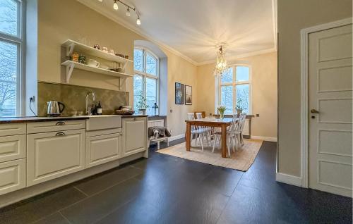Konyha, Nice Home In Ekeby With Wifi in Vallakra