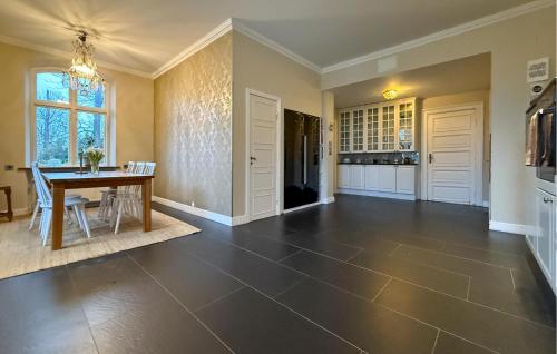 Konyha, Nice Home In Ekeby With Wifi in Vallakra