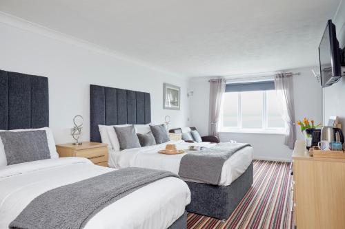 Luccombe Manor Country House Hotel Room Type - Family Room with Sea View (2 Adults + 2 Children)