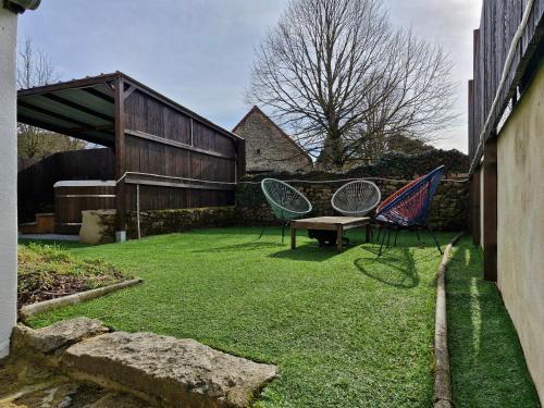 สวน, Cozy House with Garden & Hot Tub in ฌาร์นัก