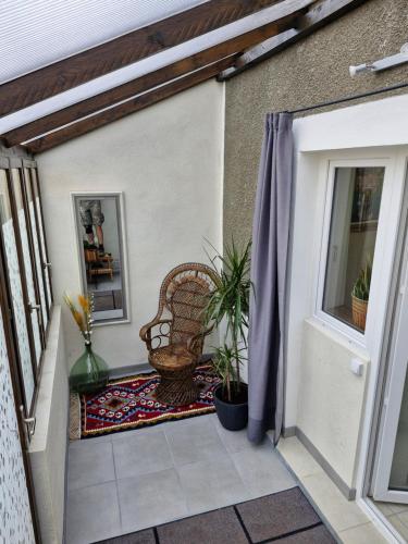 ทางเข้า, Cozy House with Garden & Hot Tub in ฌาร์นัก