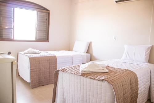 1 double bed, 2 twin beds